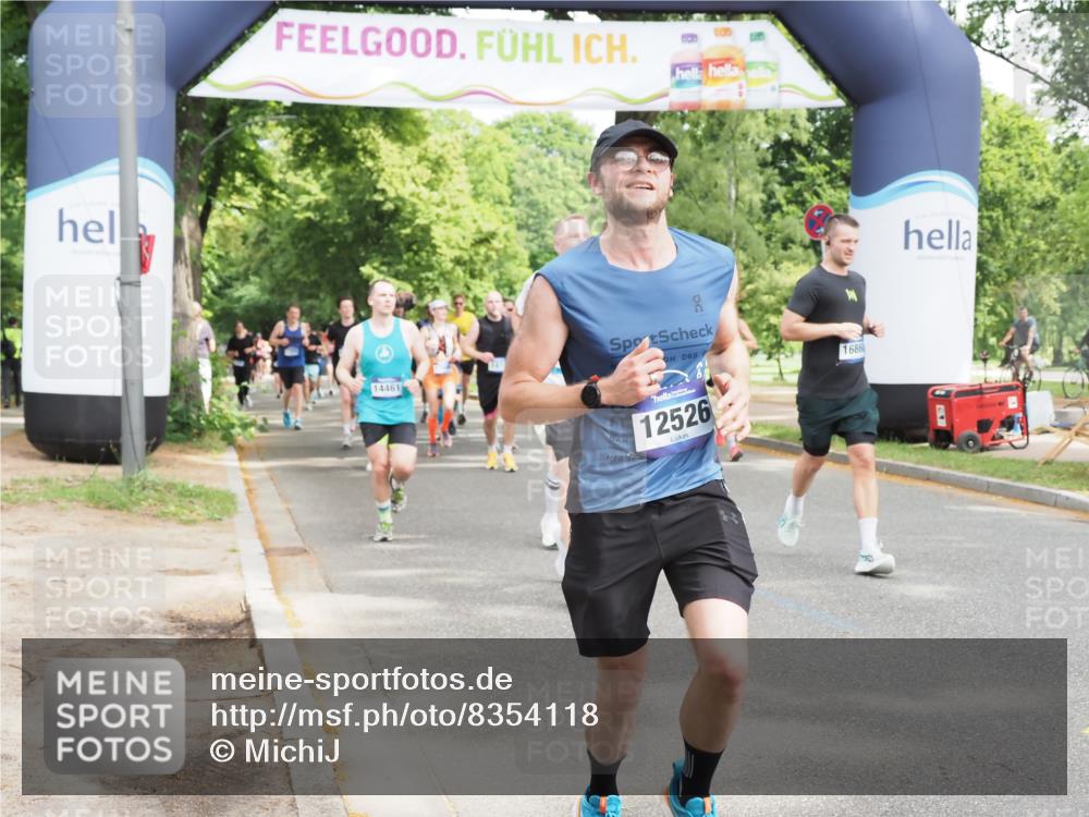 29.06.2025 - hella hamburg halbmarathon MichiJ http://msf.ph/oto/8354118 29.06.2025 10:41:40 Zwischen KM18-KM19 1327, 1410, 2354, 3791, 4903, 5319, 6260, 7973, 8394, 8514, 11184, 12362, 12489, 12526, 12584, 13912, 14948, 16047, 16110, 16375, 16868, 17734, 17803, 19177 meine-sportfotos.de