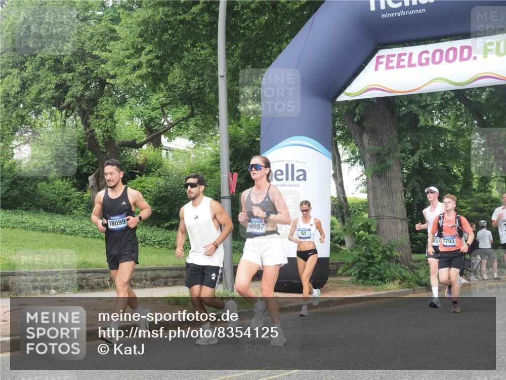 29.06.2025 - hella hamburg halbmarathon KatJ http://msf.ph/oto/8354125 29.06.2025 10:21:37 Zwischen KM18-KM19 1686, 5070, 7793, 7965 meine-sportfotos.de