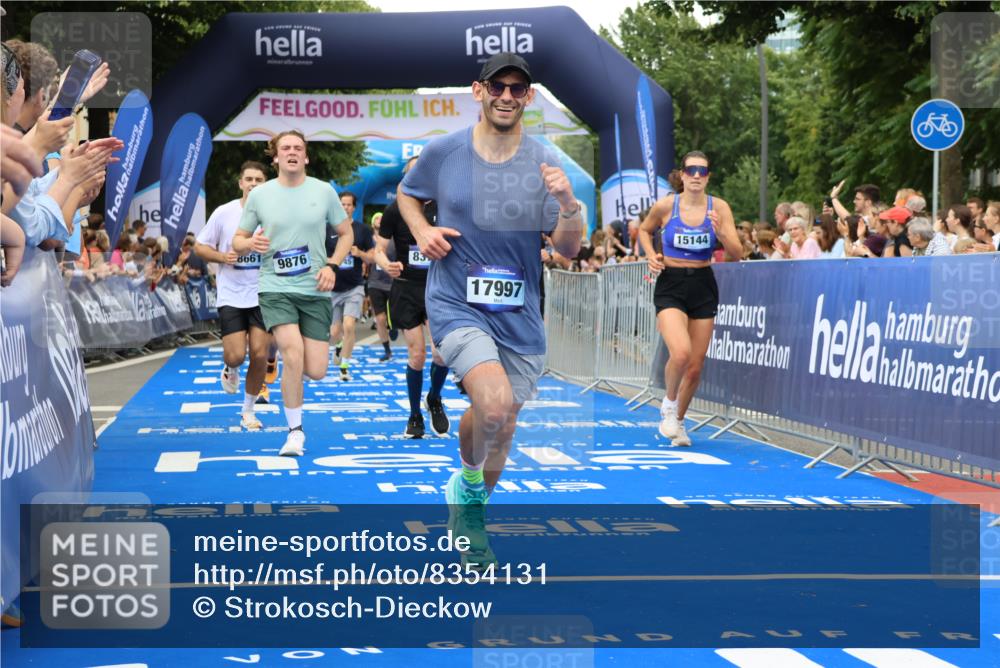 29.06.2025 - hella hamburg halbmarathon Strokosch-Dieckow http://msf.ph/oto/8354131 29.06.2025 10:52:23 Ziel 3715, 4140, 4419, 4587, 6164, 7178, 7232, 7896, 8371, 8661, 9145, 9876, 11791, 13015, 13211, 13707, 14561, 15144, 15446, 15980, 17773, 17997 meine-sportfotos.de