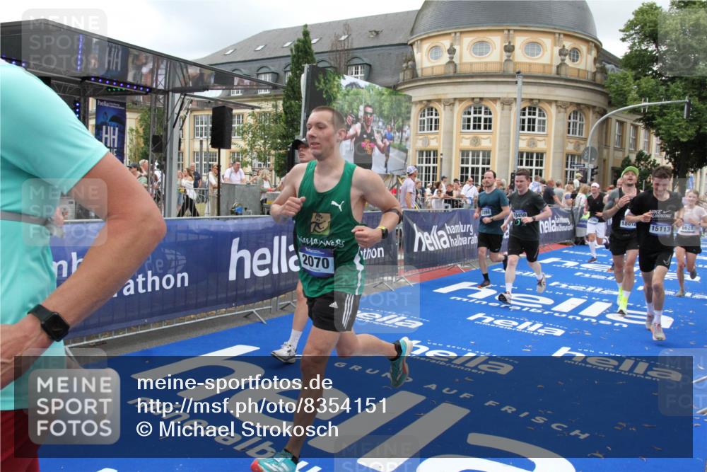 29.06.2025 - hella hamburg halbmarathon Michael Strokosch http://msf.ph/oto/8354151 29.06.2025 10:53:37 Ziel 1030, 1061, 1098, 1499, 1502, 1783, 2070, 2630, 3399, 3819, 5866, 6628, 6762, 10549, 11068, 12632, 12909, 15113, 15497, 15856, 17710, 18450, 18612, 18666, 18715 meine-sportfotos.de