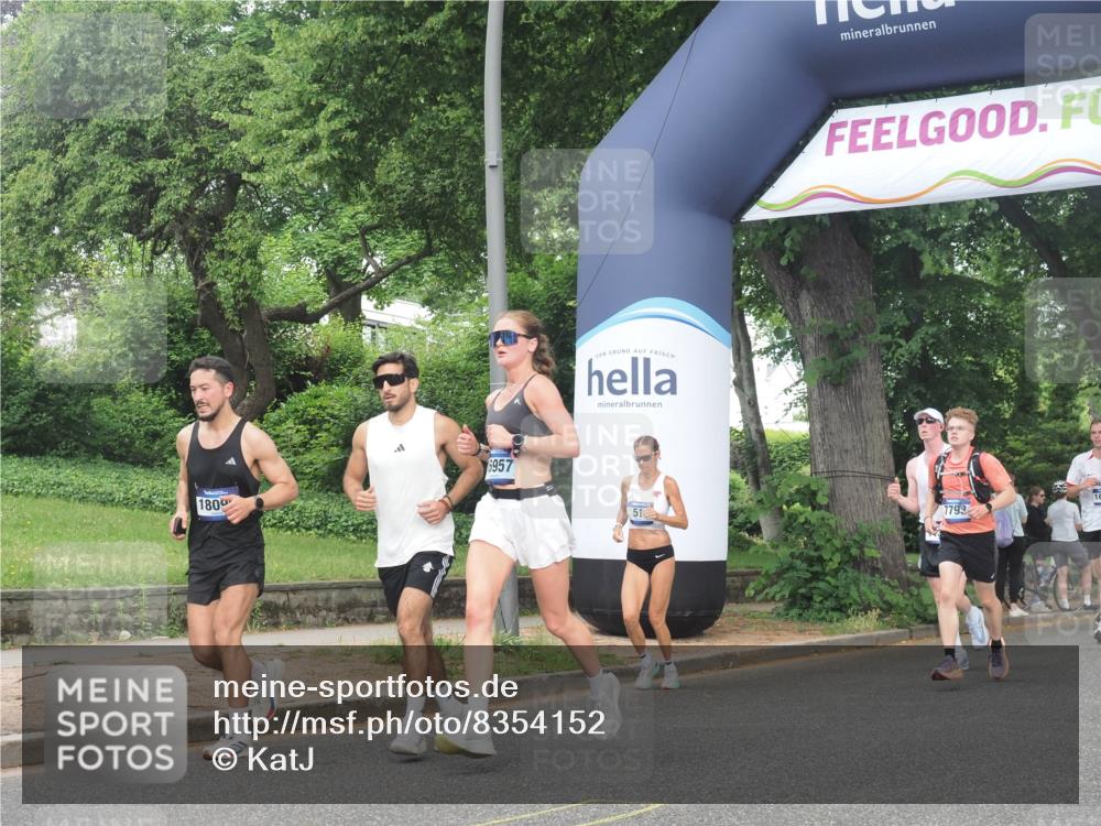29.06.2025 - hella hamburg halbmarathon KatJ http://msf.ph/oto/8354152 29.06.2025 10:21:37 Zwischen KM18-KM19 1686, 5070, 7793, 7965 meine-sportfotos.de