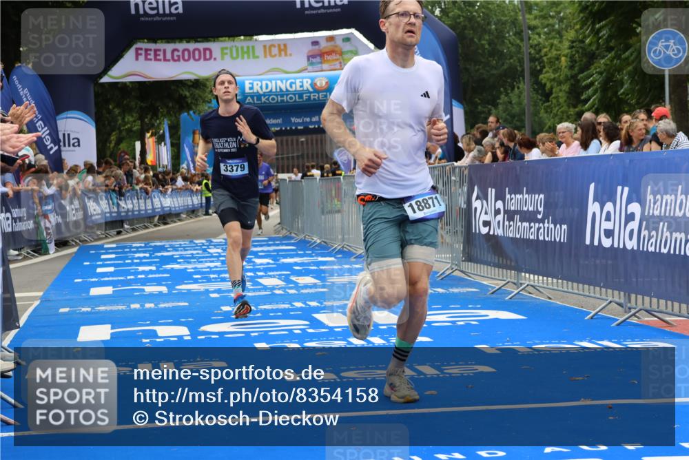 29.06.2025 - hella hamburg halbmarathon Strokosch-Dieckow http://msf.ph/oto/8354158 29.06.2025 10:30:47 Ziel 3379, 7055, 7481, 7880, 9381, 9508, 18871 meine-sportfotos.de