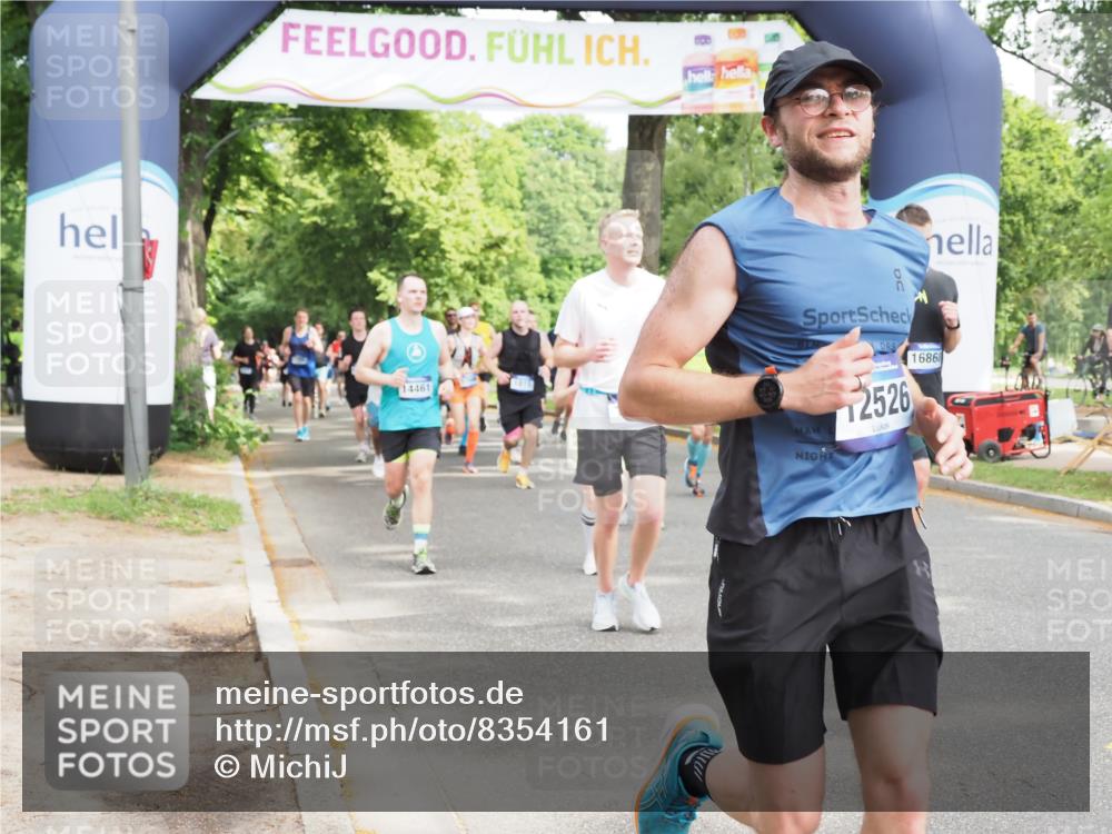 29.06.2025 - hella hamburg halbmarathon MichiJ http://msf.ph/oto/8354161 29.06.2025 10:41:41 Zwischen KM18-KM19 1327, 1410, 1815, 2354, 3791, 4903, 5319, 8394, 8514, 11184, 12362, 12526, 12584, 14461, 14638, 14948, 16047, 16110, 16375, 16868, 17698, 17734, 17803, 18268, 19177 meine-sportfotos.de