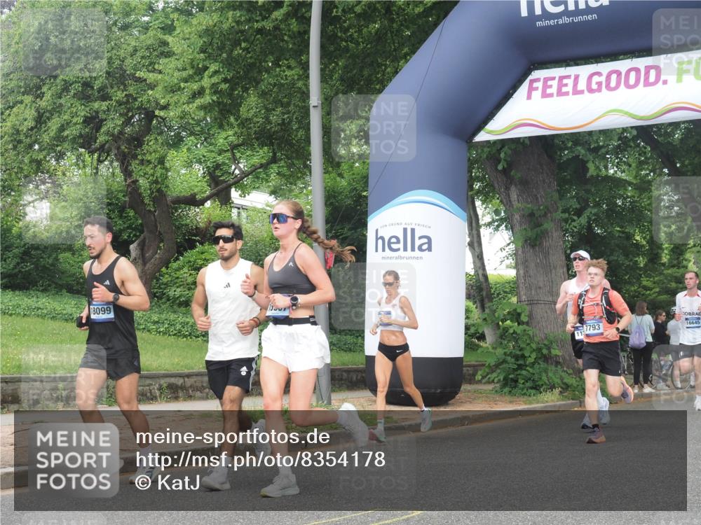 29.06.2025 - hella hamburg halbmarathon KatJ http://msf.ph/oto/8354178 29.06.2025 10:21:37 Zwischen KM18-KM19 1686, 5070, 7793, 7965 meine-sportfotos.de