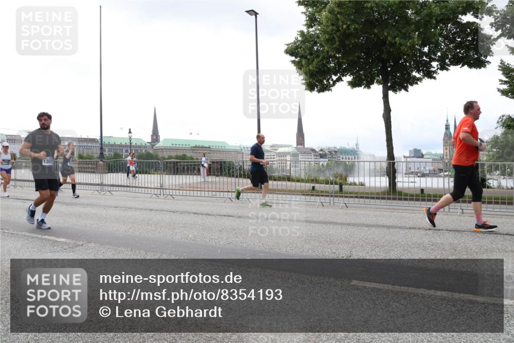 29.06.2025 - hella hamburg halbmarathon Lena Gebhardt http://msf.ph/oto/8354193 29.06.2025 10:38:51 Lombardsbrücke 12072, 56, 1232, 1390, 1451, 1721, 2151, 2524, 2534, 2576, 2660, 2693, 3094, 3095, 3216, 3307, 3323, 3726, 3745, 3777, 3841, 3927, 4028, 4139, 4155, 4159, 4257, 4259, 4260, 4316, 4320, 4410, 4883, 4964, 5085, 5089, 5155, 5617, 5684, 5735, 5913, 6062, 6112, 6611, 6695, 6696, 6875, 7117, 7148, 7263, 7371, 7561, 7589, 7692, 7849, 8367, 8457, 8783, 9708, 9974, 9977, 10072, 10554, 13060 meine-sportfotos.de