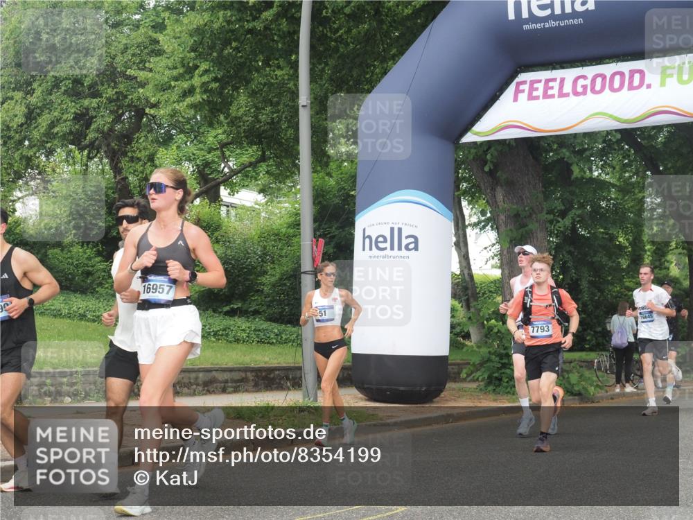 29.06.2025 - hella hamburg halbmarathon KatJ http://msf.ph/oto/8354199 29.06.2025 10:21:38 Zwischen KM18-KM19 51, 1686, 7793, 7965 meine-sportfotos.de