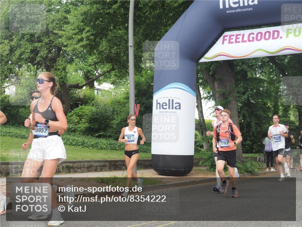 29.06.2025 - hella hamburg halbmarathon KatJ http://msf.ph/oto/8354222 29.06.2025 10:21:38 Zwischen KM18-KM19 51, 1686, 7793, 7965 meine-sportfotos.de
