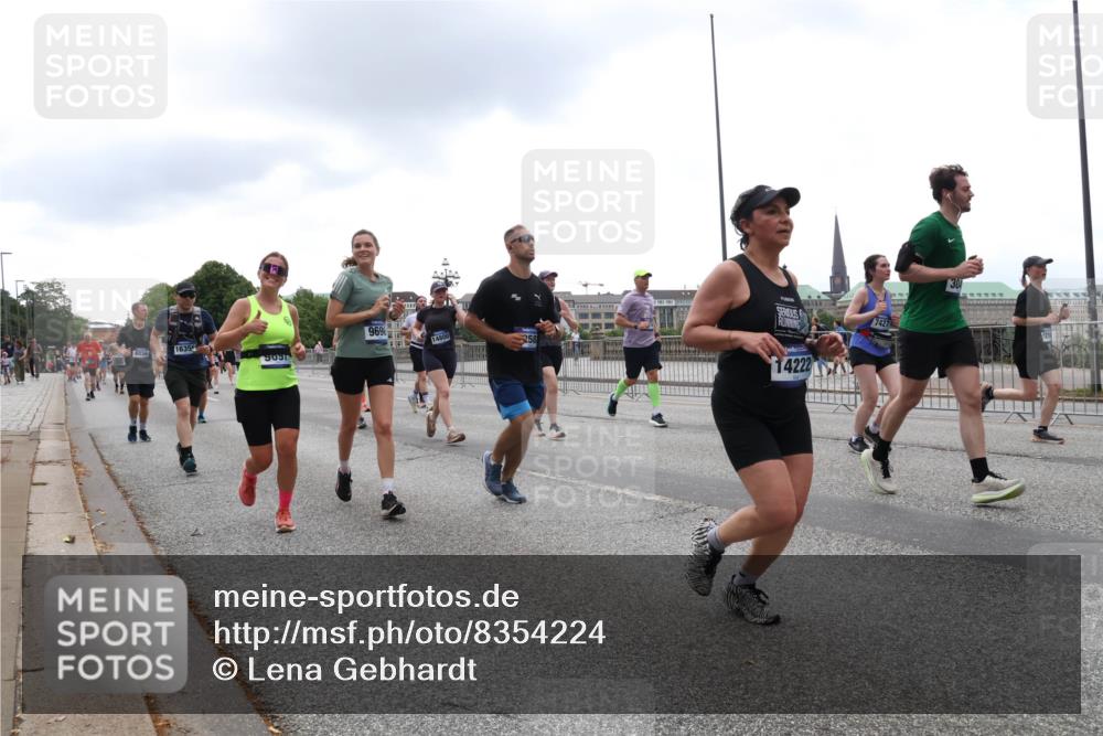 29.06.2025 - hella hamburg halbmarathon Lena Gebhardt http://msf.ph/oto/8354224 29.06.2025 10:48:02 Lombardsbrücke 4856, 1635, 9091, 96, 14800, 7427, 14222, 30, 1045, 1157, 1174, 1175, 1246, 1392, 1618, 1639, 1645, 1701, 1926, 2037, 2163, 2197, 2418, 2491, 2545, 2650, 2704, 2756, 2790, 2882, 2958, 3049, 3320, 3468, 3504, 3679, 3933, 4327, 4423, 4588, 4856, 5585, 5781, 5886, 5952, 6143, 7240, 7393, 7394, 7427, 7532, 7916, 7970, 8077, 8310, 8521, 8550, 8774, 9356, 9687, 9696, 9697, 9775, 9921, 10145, 10658, 10777, 10794, 10991, 11351, 11548, 11742, 11781, 11802, 11909, 12431 meine-sportfotos.de