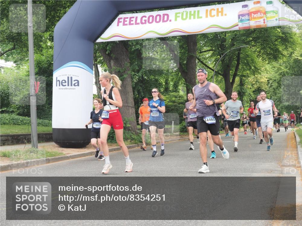 29.06.2025 - hella hamburg halbmarathon KatJ http://msf.ph/oto/8354251 29.06.2025 10:51:33 Zwischen KM18-KM19 1863, 2298, 2782, 3039, 5396, 6585, 7042 meine-sportfotos.de
