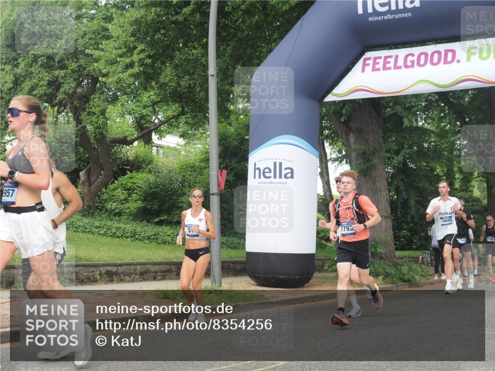 29.06.2025 - hella hamburg halbmarathon KatJ http://msf.ph/oto/8354256 29.06.2025 10:21:38 Zwischen KM18-KM19 51, 1686, 7793, 7965 meine-sportfotos.de