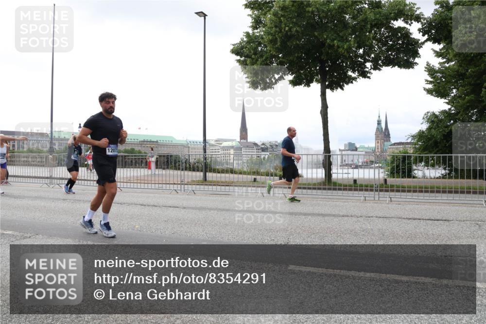 29.06.2025 - hella hamburg halbmarathon Lena Gebhardt http://msf.ph/oto/8354291 29.06.2025 10:38:52 Lombardsbrücke 12072, 56, 1232, 1390, 1451, 1721, 2151, 2524, 2534, 2571, 2576, 2660, 2693, 2998, 3216, 3307, 3323, 3726, 3745, 3777, 3841, 3927, 4028, 4139, 4155, 4159, 4257, 4259, 4260, 4316, 4320, 4410, 4883, 4964, 5085, 5089, 5155, 5617, 5684, 5735, 5913, 6062, 6112, 6611, 6695, 6696, 6875, 7117, 7148, 7263, 7371, 7561, 7589, 7692, 7815, 7849, 8367, 8457, 8783, 9708, 9974, 9977, 10072, 10315, 10554, 13060 meine-sportfotos.de
