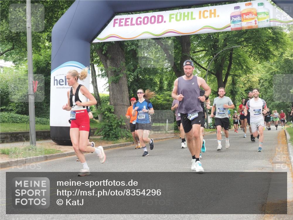 29.06.2025 - hella hamburg halbmarathon KatJ http://msf.ph/oto/8354296 29.06.2025 10:51:34 Zwischen KM18-KM19 1863, 3039, 3182, 3248, 5396, 7042 meine-sportfotos.de