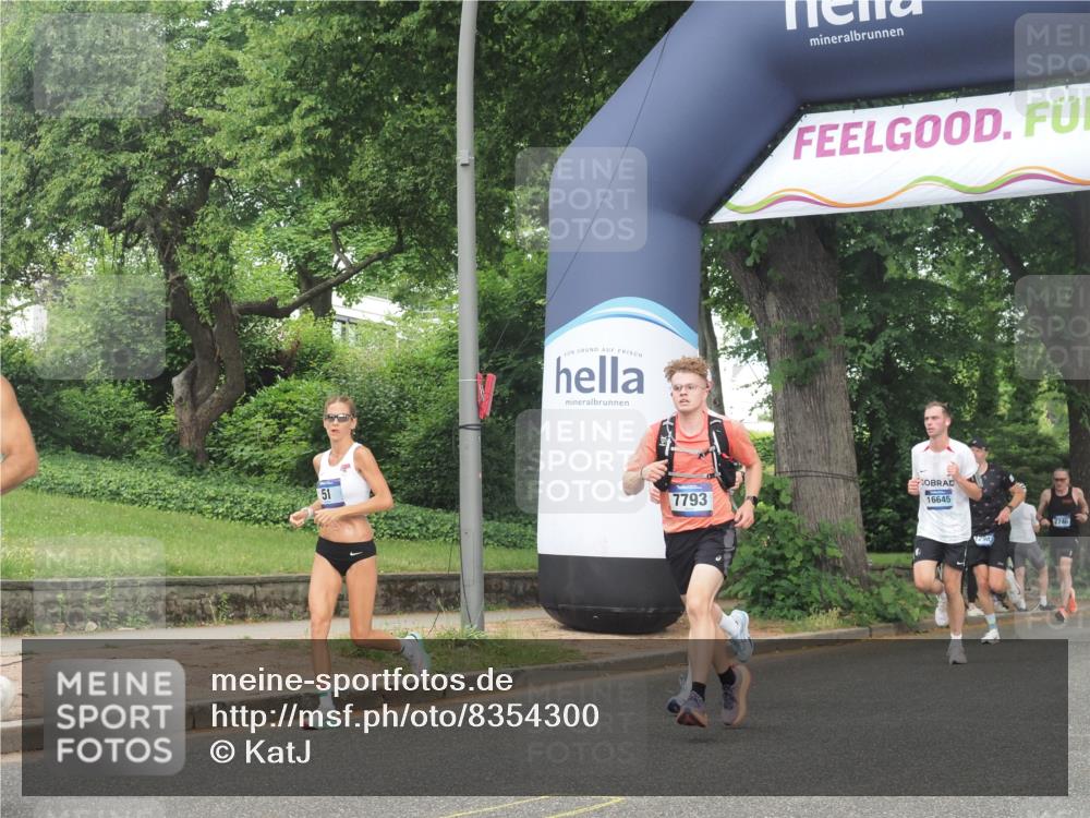 29.06.2025 - hella hamburg halbmarathon KatJ http://msf.ph/oto/8354300 29.06.2025 10:21:38 Zwischen KM18-KM19 51, 1686, 7793, 7965 meine-sportfotos.de