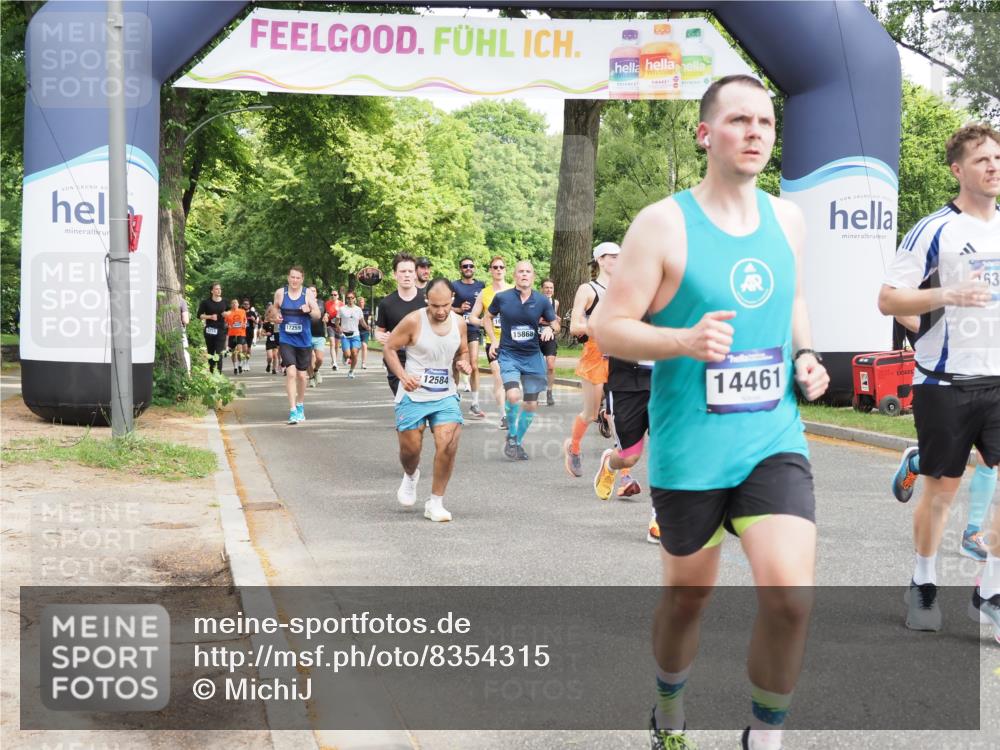 29.06.2025 - hella hamburg halbmarathon MichiJ http://msf.ph/oto/8354315 29.06.2025 10:41:43 Zwischen KM18-KM19 1327, 1815, 2119, 2354, 3041, 4903, 5319, 8394, 8514, 9012, 11184, 12526, 12584, 12961, 14026, 14461, 14638, 14948, 15868, 16375, 16868, 16871, 17087, 17698, 17734, 17803, 18268, 19177 meine-sportfotos.de