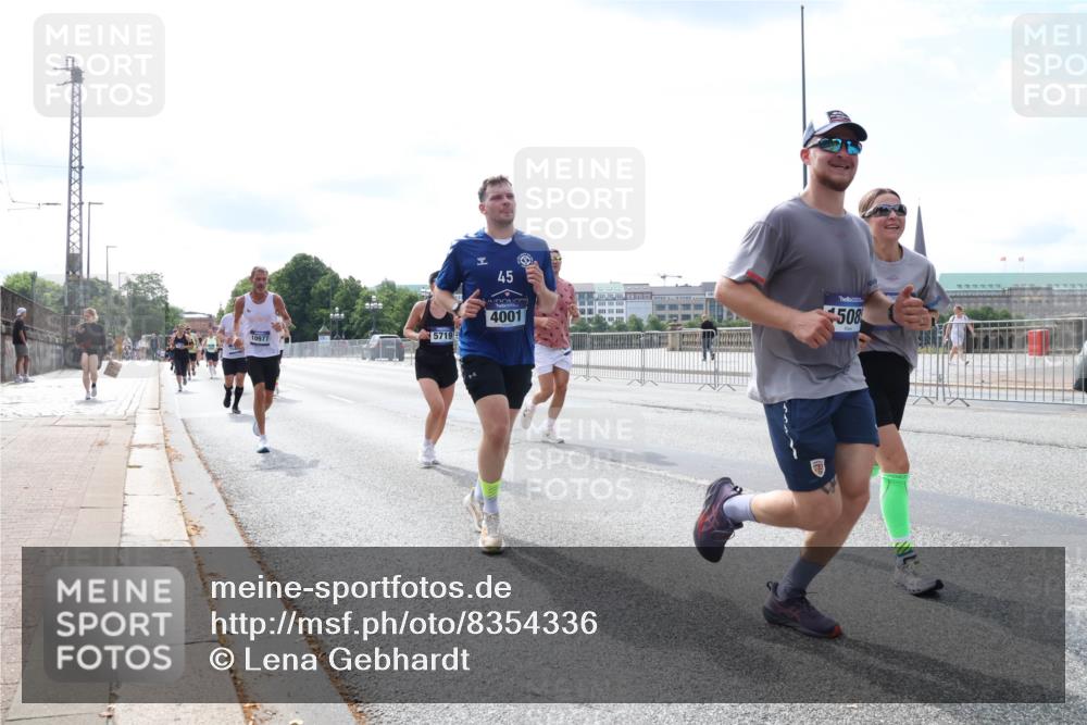 29.06.2025 - hella hamburg halbmarathon Lena Gebhardt http://msf.ph/oto/8354336 29.06.2025 10:13:52 Lombardsbrücke 10977, 5719, 45, 4001, 508, 1131, 1194, 1480, 1890, 2055, 2359, 2721, 2904, 2987, 4001, 4032, 4187, 4795, 4950, 4962, 5232, 5546, 5631, 5719, 6026, 6287, 6710, 6717, 6724, 7446, 7447, 7460, 7462, 7913, 8057, 8279, 8673, 9128, 9612, 9631, 9886, 10442, 10443, 10977, 11441, 11987, 12313, 12797, 12928, 12929, 12938, 13331, 13788, 13928, 15085, 15482, 15663, 15721, 15722, 15840, 16491, 17439, 17472, 17985, 18041, 18222, 18231, 18236, 18239 meine-sportfotos.de