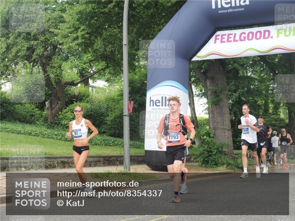 29.06.2025 - hella hamburg halbmarathon KatJ http://msf.ph/oto/8354337 29.06.2025 10:21:38 Zwischen KM18-KM19 51, 1686, 7793, 7965 meine-sportfotos.de