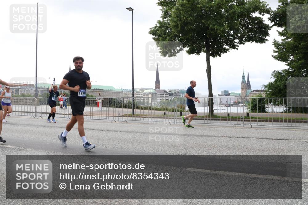 29.06.2025 - hella hamburg halbmarathon Lena Gebhardt http://msf.ph/oto/8354343 29.06.2025 10:38:52 Lombardsbrücke 12072, 56, 1232, 1390, 1451, 1721, 2151, 2524, 2534, 2571, 2576, 2660, 2693, 2998, 3216, 3307, 3323, 3726, 3745, 3777, 3841, 3927, 4028, 4139, 4155, 4159, 4257, 4259, 4260, 4316, 4320, 4410, 4883, 4964, 5085, 5089, 5155, 5617, 5684, 5735, 5913, 6062, 6112, 6611, 6695, 6696, 6875, 7117, 7148, 7263, 7371, 7561, 7589, 7692, 7815, 7849, 8367, 8457, 8783, 9708, 9974, 9977, 10072, 10315, 10554, 13060 meine-sportfotos.de