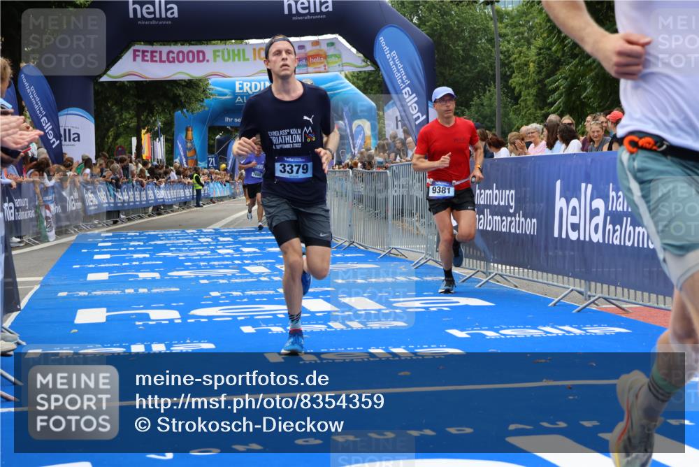 29.06.2025 - hella hamburg halbmarathon Strokosch-Dieckow http://msf.ph/oto/8354359 29.06.2025 10:30:48 Ziel 3379, 7055, 7880, 9381, 9508, 18871 meine-sportfotos.de