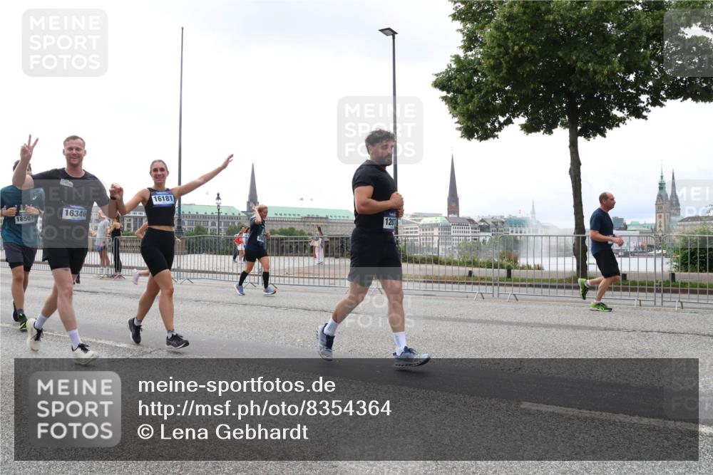 29.06.2025 - hella hamburg halbmarathon Lena Gebhardt http://msf.ph/oto/8354364 29.06.2025 10:38:53 Lombardsbrücke 18504, 16346, 16181, 120, 56, 1232, 1390, 1451, 1721, 2151, 2524, 2534, 2571, 2574, 2576, 2660, 2693, 2998, 3216, 3307, 3323, 3726, 3745, 3841, 3927, 4028, 4139, 4155, 4159, 4257, 4259, 4260, 4316, 4320, 4410, 4883, 4964, 5085, 5089, 5155, 5617, 5684, 5913, 6062, 6112, 6611, 6695, 6696, 6875, 7117, 7148, 7263, 7371, 7561, 7589, 7692, 7815, 7849, 8367, 8457, 8783, 9708, 9974, 9977, 10072, 10315, 10554, 13060 meine-sportfotos.de