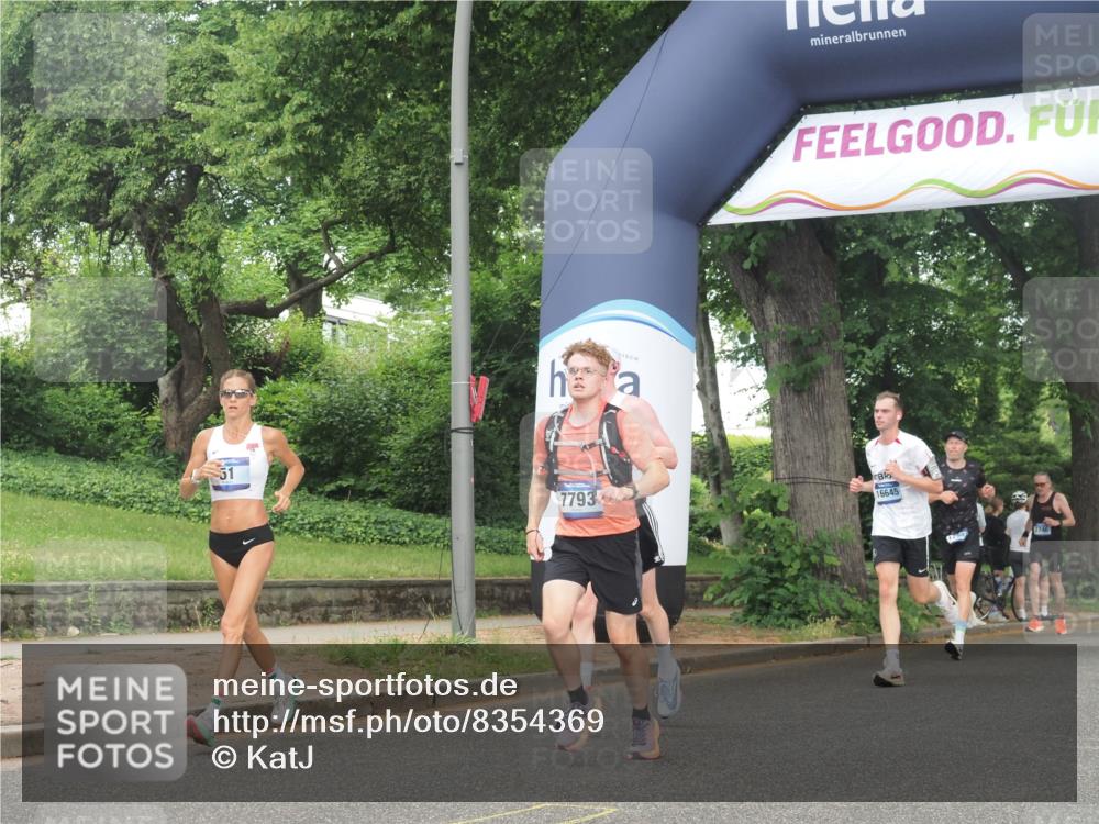 29.06.2025 - hella hamburg halbmarathon KatJ http://msf.ph/oto/8354369 29.06.2025 10:21:38 Zwischen KM18-KM19 51, 1686, 7793, 7965 meine-sportfotos.de