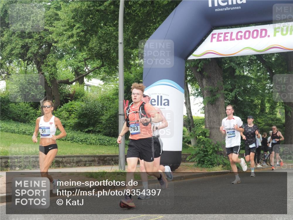 29.06.2025 - hella hamburg halbmarathon KatJ http://msf.ph/oto/8354397 29.06.2025 10:21:38 Zwischen KM18-KM19 51, 1686, 7793, 7965 meine-sportfotos.de