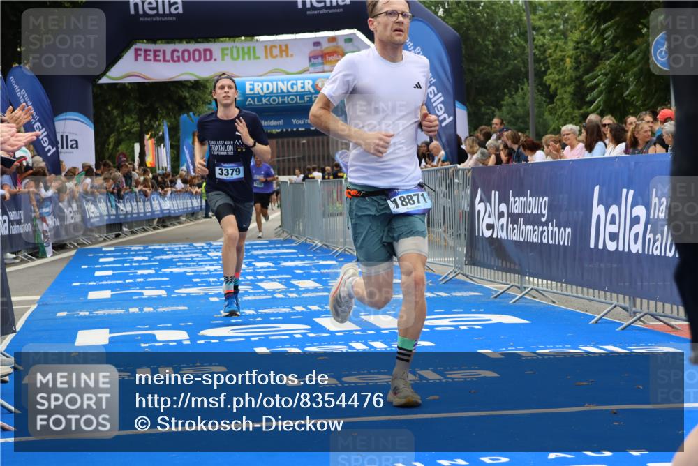 29.06.2025 - hella hamburg halbmarathon Strokosch-Dieckow http://msf.ph/oto/8354476 29.06.2025 10:30:47 Ziel 3379, 7055, 7481, 7880, 9381, 9508, 18871 meine-sportfotos.de
