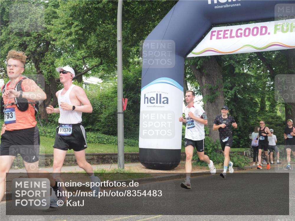 29.06.2025 - hella hamburg halbmarathon KatJ http://msf.ph/oto/8354483 29.06.2025 10:21:39 Zwischen KM18-KM19 51, 1686, 6358, 7793, 7965 meine-sportfotos.de
