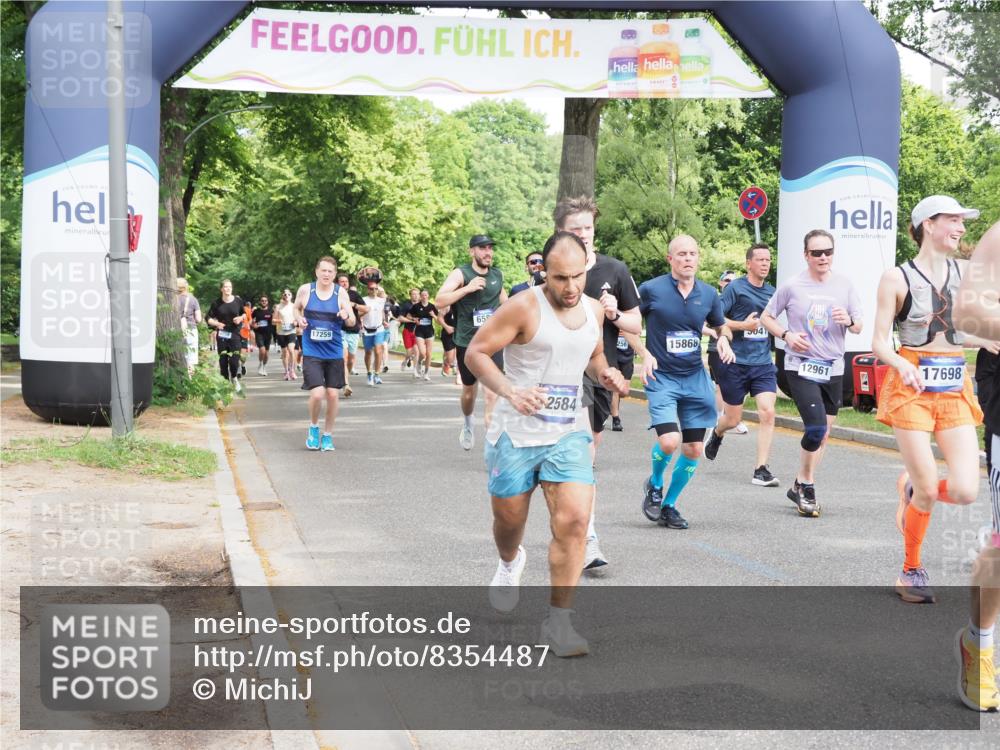 29.06.2025 - hella hamburg halbmarathon MichiJ http://msf.ph/oto/8354487 29.06.2025 10:41:44 Zwischen KM18-KM19 1327, 1815, 2119, 3041, 3256, 5319, 9012, 11184, 12526, 12584, 12961, 14026, 14461, 14638, 14948, 15868, 16375, 16868, 16871, 17087, 17698, 17803, 18268, 18450 meine-sportfotos.de