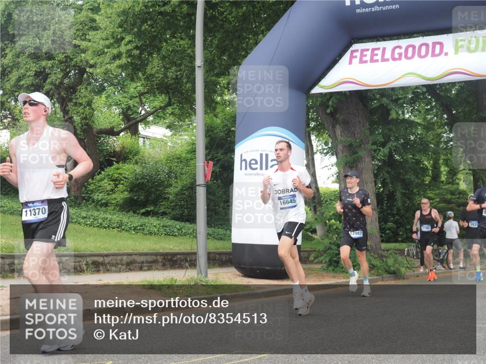 29.06.2025 - hella hamburg halbmarathon KatJ http://msf.ph/oto/8354513 29.06.2025 10:21:39 Zwischen KM18-KM19 51, 1686, 6358, 7793, 7965 meine-sportfotos.de