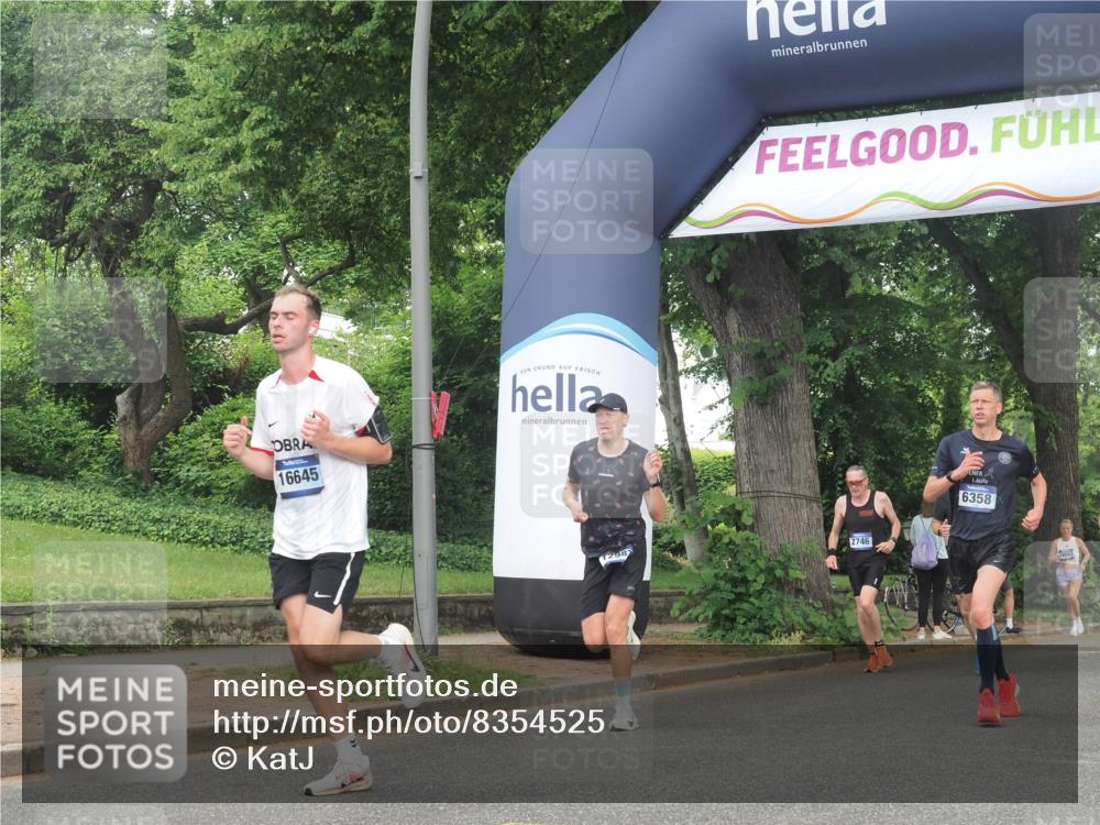 29.06.2025 - hella hamburg halbmarathon KatJ http://msf.ph/oto/8354525 29.06.2025 10:21:40 Zwischen KM18-KM19 51, 6358, 7793 meine-sportfotos.de