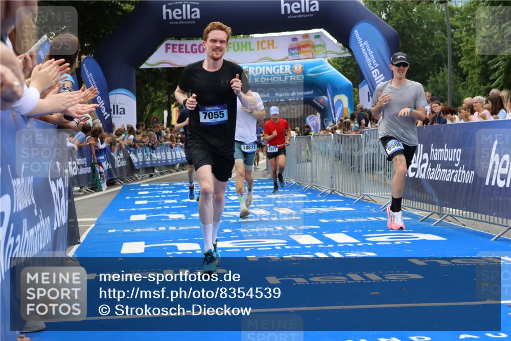 29.06.2025 - hella hamburg halbmarathon Strokosch-Dieckow http://msf.ph/oto/8354539 29.06.2025 10:30:45 Ziel 3379, 7055, 7481, 7880, 9381, 9508, 18235, 18871 meine-sportfotos.de