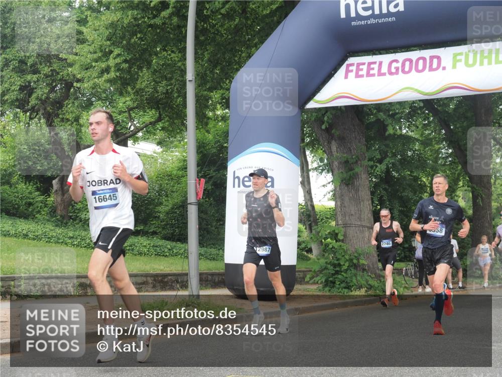 29.06.2025 - hella hamburg halbmarathon KatJ http://msf.ph/oto/8354545 29.06.2025 10:21:40 Zwischen KM18-KM19 51, 6358, 7793 meine-sportfotos.de