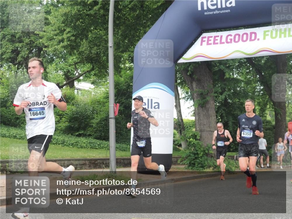 29.06.2025 - hella hamburg halbmarathon KatJ http://msf.ph/oto/8354569 29.06.2025 10:21:40 Zwischen KM18-KM19 51, 6358, 7793 meine-sportfotos.de