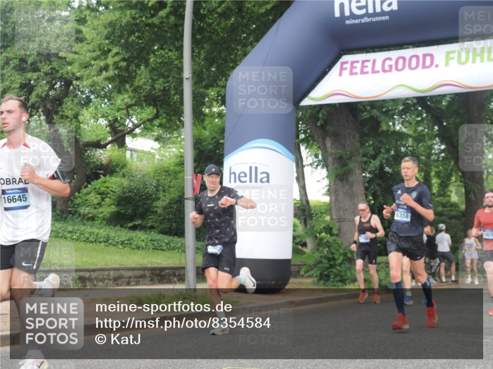 29.06.2025 - hella hamburg halbmarathon KatJ http://msf.ph/oto/8354584 29.06.2025 10:21:40 Zwischen KM18-KM19 51, 6358, 7793 meine-sportfotos.de