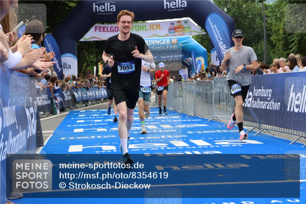 29.06.2025 - hella hamburg halbmarathon Strokosch-Dieckow http://msf.ph/oto/8354619 29.06.2025 10:30:45 Ziel 3379, 7055, 7481, 7880, 9381, 9508, 18235, 18871 meine-sportfotos.de