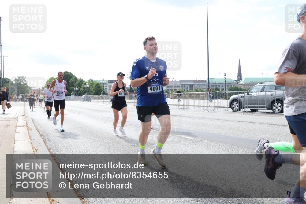 29.06.2025 - hella hamburg halbmarathon Lena Gebhardt http://msf.ph/oto/8354655 29.06.2025 10:13:52 Lombardsbrücke 10977, 5719, 4001, 1131, 1194, 1480, 1890, 2055, 2359, 2721, 2904, 2987, 4001, 4032, 4187, 4795, 4950, 4962, 5232, 5546, 5631, 5719, 6026, 6287, 6710, 6717, 6724, 7446, 7447, 7460, 7462, 7913, 8057, 8279, 8673, 9128, 9612, 9631, 9886, 10442, 10443, 10977, 11441, 11987, 12313, 12797, 12928, 12929, 12938, 13331, 13788, 13928, 15085, 15482, 15663, 15721, 15722, 15840, 16491, 17439, 17472, 17985, 18041, 18222, 18231, 18236, 18239 meine-sportfotos.de
