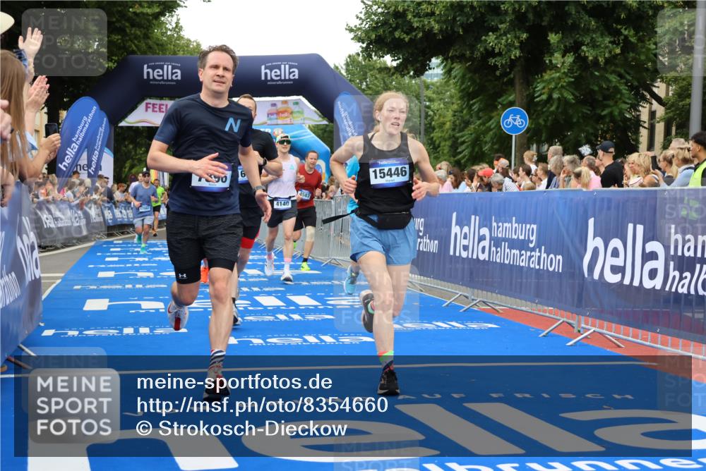 29.06.2025 - hella hamburg halbmarathon Strokosch-Dieckow http://msf.ph/oto/8354660 29.06.2025 10:52:18 Ziel 4140, 4419, 4587, 4837, 5032, 5087, 5482, 6164, 7896, 9074, 9876, 12135, 13015, 13211, 13707, 14300, 15144, 15275, 15446, 16003, 16591, 17130, 17773, 17997, 18475 meine-sportfotos.de