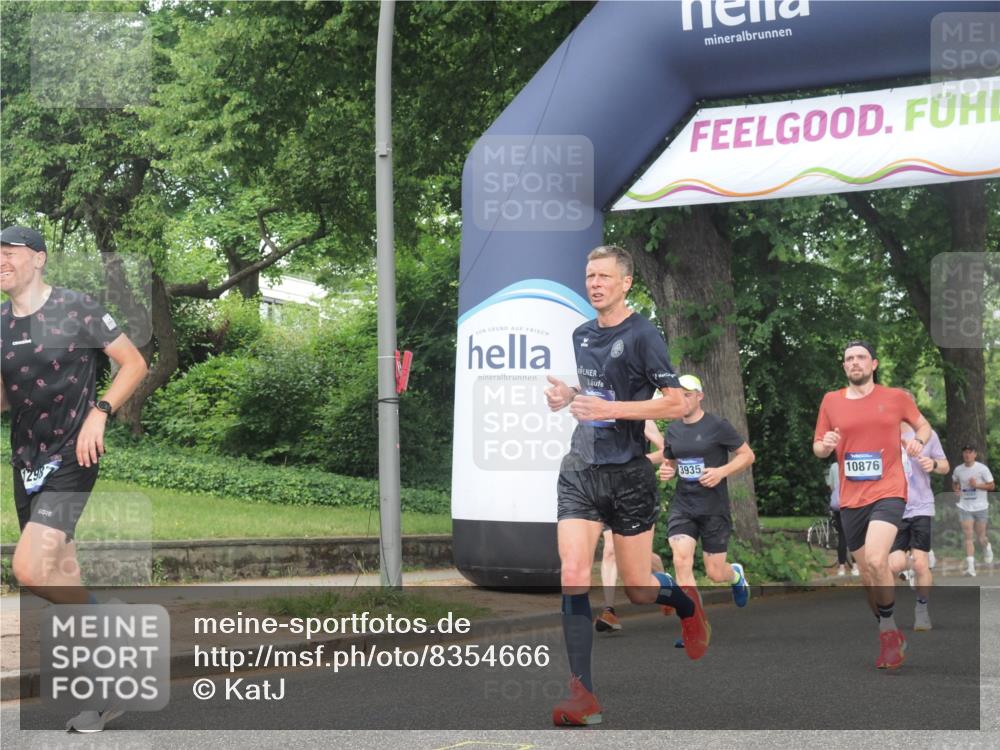 29.06.2025 - hella hamburg halbmarathon KatJ http://msf.ph/oto/8354666 29.06.2025 10:21:41 Zwischen KM18-KM19 51, 6358, 7793 meine-sportfotos.de