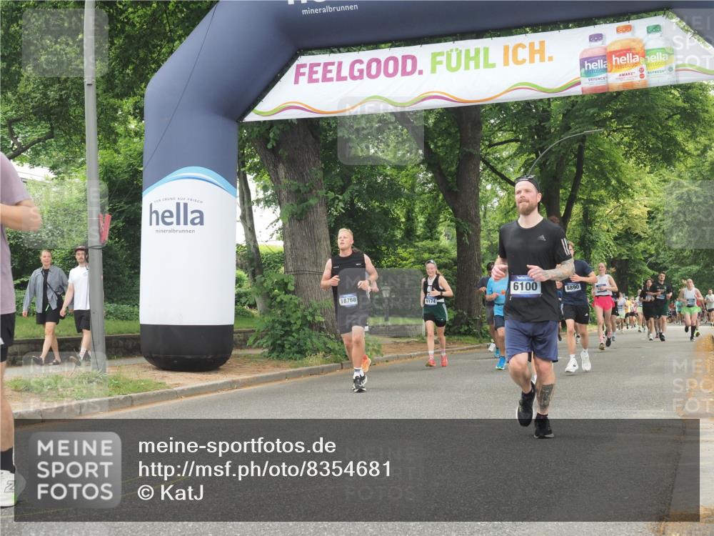 29.06.2025 - hella hamburg halbmarathon KatJ http://msf.ph/oto/8354681 29.06.2025 10:51:37 Zwischen KM18-KM19 1863, 3039, 3182, 3248, 6100, 7042 meine-sportfotos.de