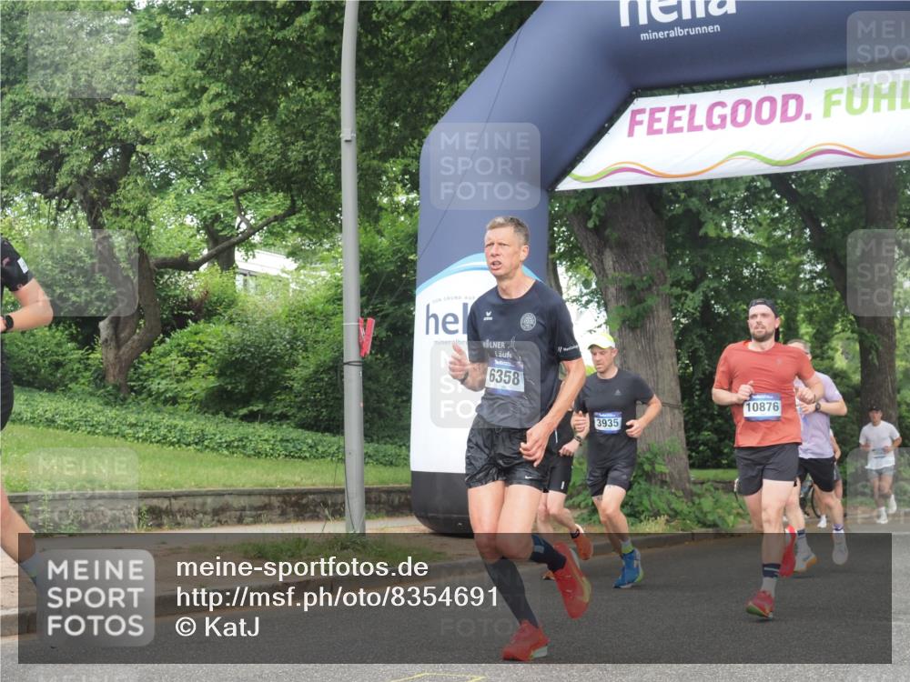 29.06.2025 - hella hamburg halbmarathon KatJ http://msf.ph/oto/8354691 29.06.2025 10:21:41 Zwischen KM18-KM19 51, 6358, 7793 meine-sportfotos.de