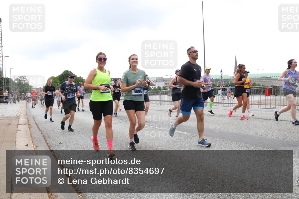 29.06.2025 - hella hamburg halbmarathon Lena Gebhardt http://msf.ph/oto/8354697 29.06.2025 10:48:03 Lombardsbrücke 4856, 16356, 8714, 8077, 9696, 480, 7427, 1045, 1157, 1174, 1175, 1246, 1392, 1618, 1639, 1645, 1701, 1926, 2037, 2163, 2197, 2418, 2491, 2545, 2650, 2704, 2756, 2790, 2882, 2958, 3049, 3320, 3468, 3504, 3679, 3933, 4327, 4423, 4588, 4856, 5585, 5781, 5886, 5952, 6143, 7240, 7393, 7394, 7427, 7532, 7916, 7970, 8077, 8310, 8521, 8550, 8774, 9356, 9687, 9696, 9697, 9775, 9921, 10145, 10658, 10777, 10794, 10991, 11548, 11742, 11781, 11802, 11909, 12431 meine-sportfotos.de