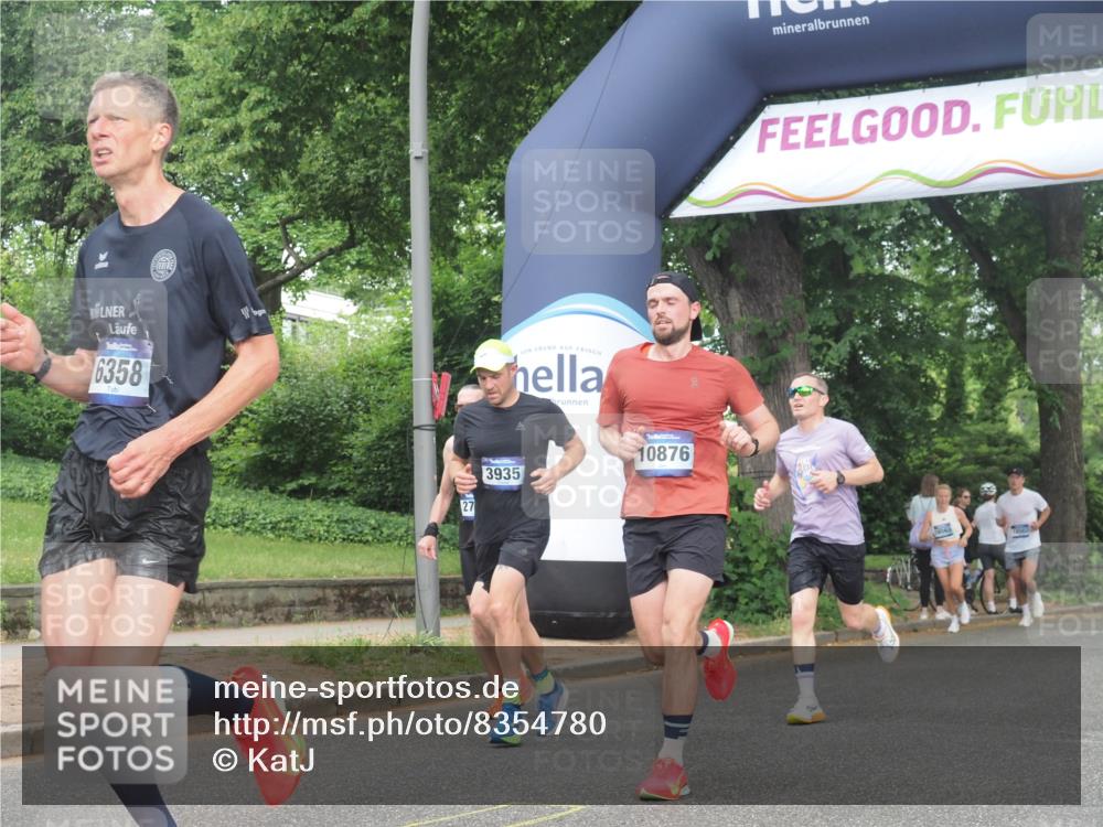 29.06.2025 - hella hamburg halbmarathon KatJ http://msf.ph/oto/8354780 29.06.2025 10:21:42 Zwischen KM18-KM19 51, 3935, 6358, 7793 meine-sportfotos.de