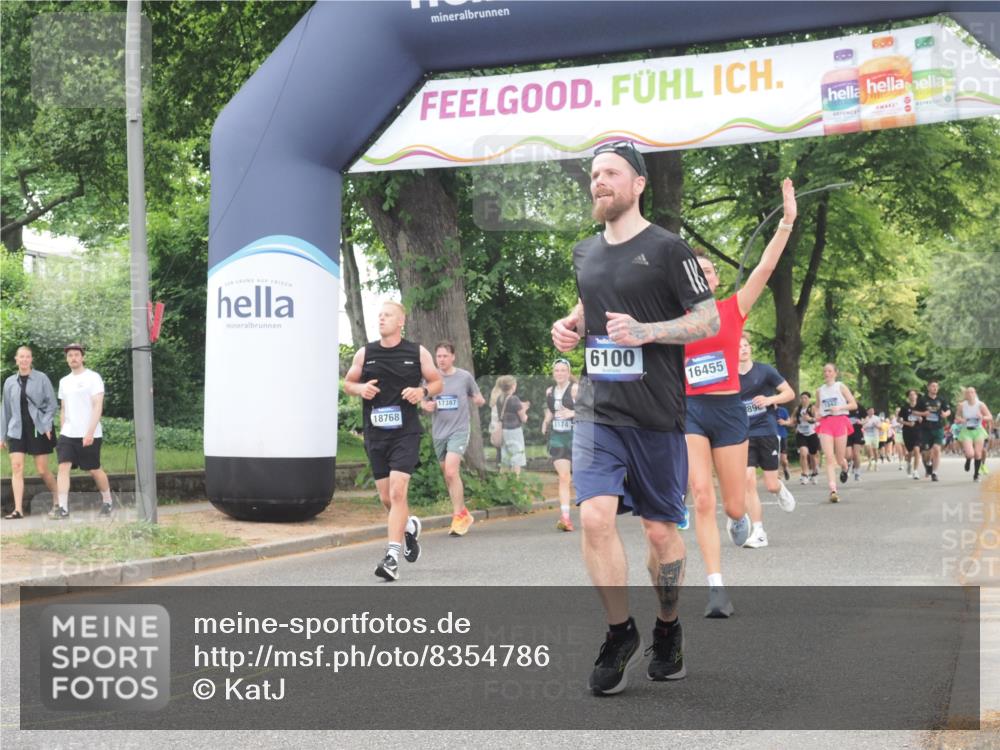 29.06.2025 - hella hamburg halbmarathon KatJ http://msf.ph/oto/8354786 29.06.2025 10:51:38 Zwischen KM18-KM19 1863, 3039, 3182, 3248, 6100, 6174 meine-sportfotos.de