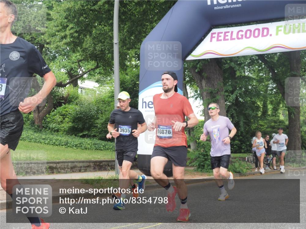 29.06.2025 - hella hamburg halbmarathon KatJ http://msf.ph/oto/8354798 29.06.2025 10:21:42 Zwischen KM18-KM19 51, 3935, 6358, 7793 meine-sportfotos.de