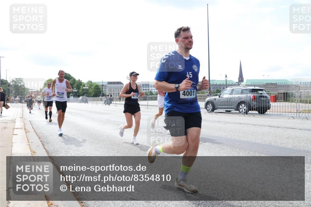 29.06.2025 - hella hamburg halbmarathon Lena Gebhardt http://msf.ph/oto/8354810 29.06.2025 10:13:53 Lombardsbrücke 11441, 10977, 5719, 45, 4001, 1131, 1194, 1480, 1890, 2055, 2359, 2721, 2904, 2987, 4001, 4032, 4795, 4950, 4962, 5232, 5546, 5631, 5719, 6026, 6287, 6710, 6717, 6724, 7446, 7447, 7460, 7462, 7913, 8057, 8279, 8673, 9128, 9612, 9631, 9886, 10442, 10443, 10977, 11441, 11987, 12313, 12797, 12928, 12929, 12938, 13331, 13788, 13928, 15085, 15482, 15663, 15721, 15722, 15840, 16491, 17439, 17472, 17985, 18041, 18222, 18231, 18236, 18239 meine-sportfotos.de