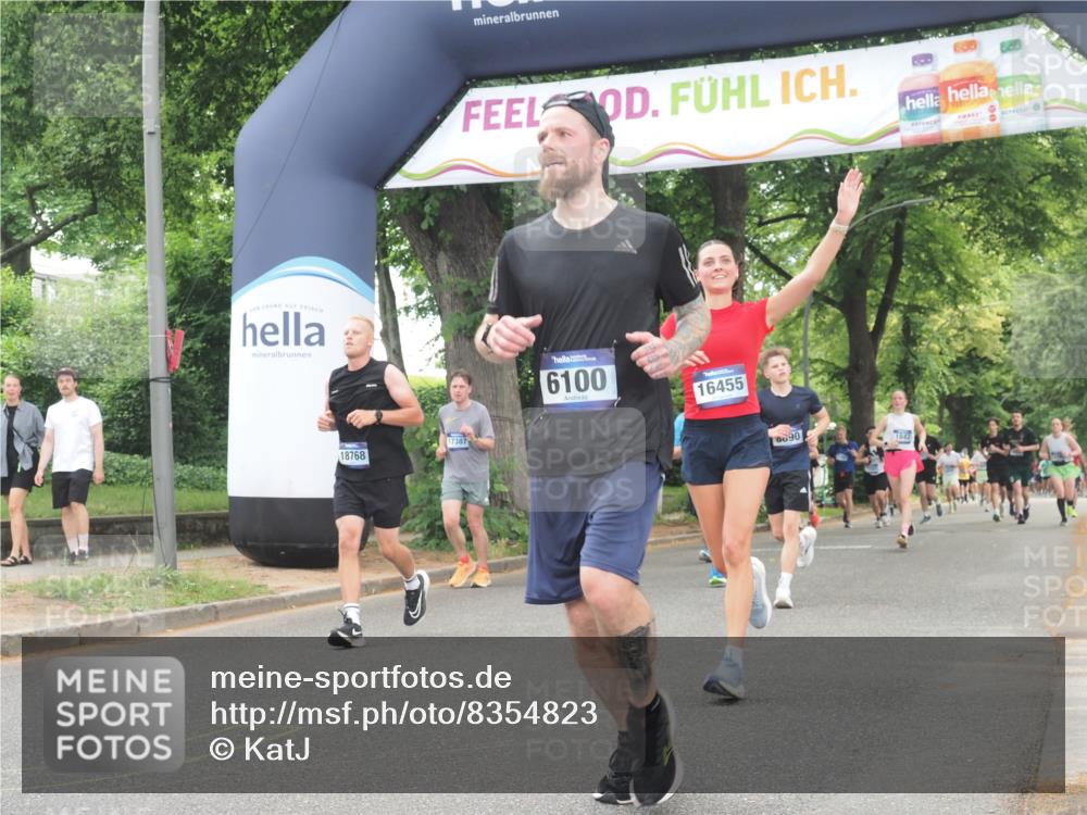 29.06.2025 - hella hamburg halbmarathon KatJ http://msf.ph/oto/8354823 29.06.2025 10:51:38 Zwischen KM18-KM19 1863, 3039, 3182, 3248, 6100, 6174 meine-sportfotos.de