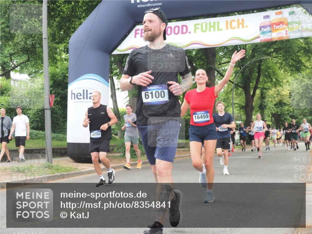 29.06.2025 - hella hamburg halbmarathon KatJ http://msf.ph/oto/8354841 29.06.2025 10:51:38 Zwischen KM18-KM19 1863, 3039, 3182, 3248, 6100, 6174 meine-sportfotos.de