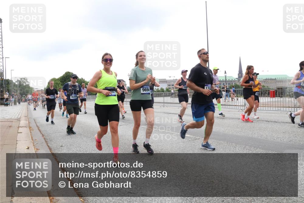 29.06.2025 - hella hamburg halbmarathon Lena Gebhardt http://msf.ph/oto/8354859 29.06.2025 10:48:03 Lombardsbrücke 191, 4856, 16356, 9696, 1258, 1045, 1157, 1174, 1175, 1246, 1392, 1618, 1639, 1645, 1701, 1926, 2037, 2163, 2197, 2418, 2491, 2545, 2650, 2704, 2756, 2790, 2882, 2958, 3049, 3320, 3468, 3504, 3679, 3933, 4327, 4423, 4588, 4856, 5585, 5781, 5886, 5952, 6143, 7240, 7393, 7394, 7427, 7532, 7916, 7970, 8077, 8310, 8521, 8550, 8774, 9356, 9687, 9696, 9697, 9775, 9921, 10145, 10658, 10777, 10794, 10991, 11548, 11742, 11781, 11802, 11909, 12431 meine-sportfotos.de