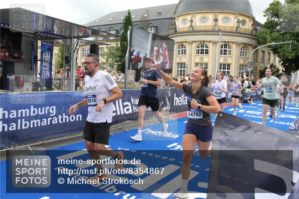 29.06.2025 - hella hamburg halbmarathon Michael Strokosch http://msf.ph/oto/8354867 29.06.2025 10:53:49 Ziel 1422, 2082, 2518, 5399, 5607, 6260, 6877, 7177, 8285, 8335, 9922, 10529, 10895, 11588, 11589, 14702, 14818, 15441, 15502, 17482, 17740, 18249, 18487, 18514, 18759 meine-sportfotos.de