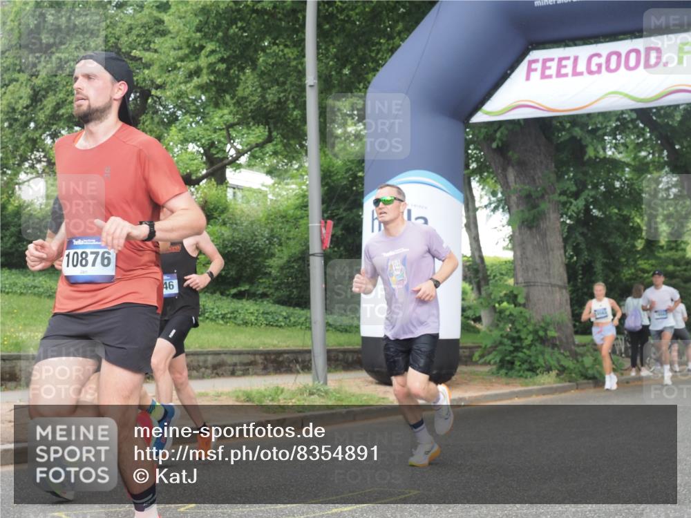 29.06.2025 - hella hamburg halbmarathon KatJ http://msf.ph/oto/8354891 29.06.2025 10:21:43 Zwischen KM18-KM19 51, 2746, 3935, 6358, 7793 meine-sportfotos.de